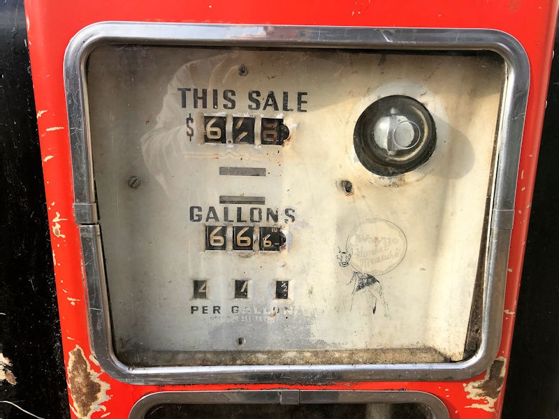 Original 1940s 1950s Wayne 100 gas petrol pump