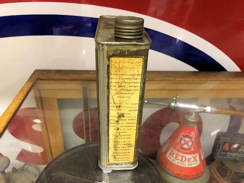 Vintage Mobil oil can