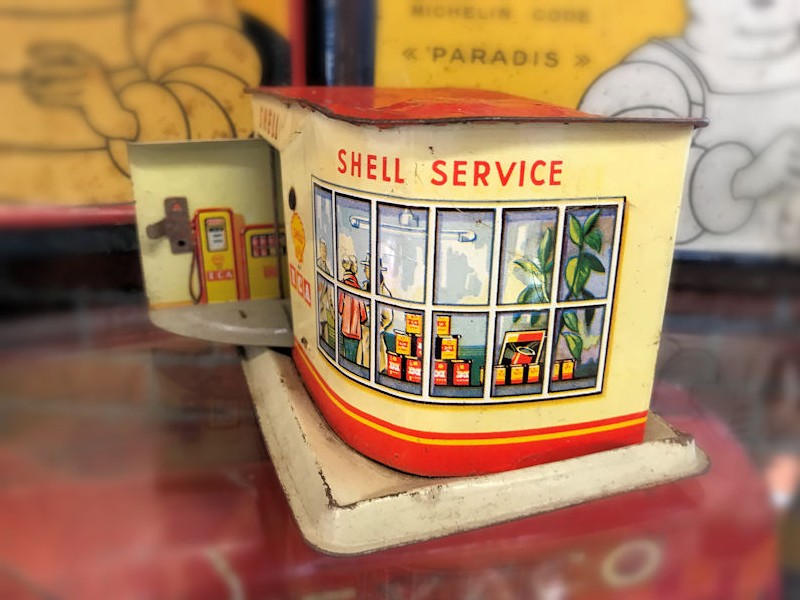 Shell tin plate toy garage money box