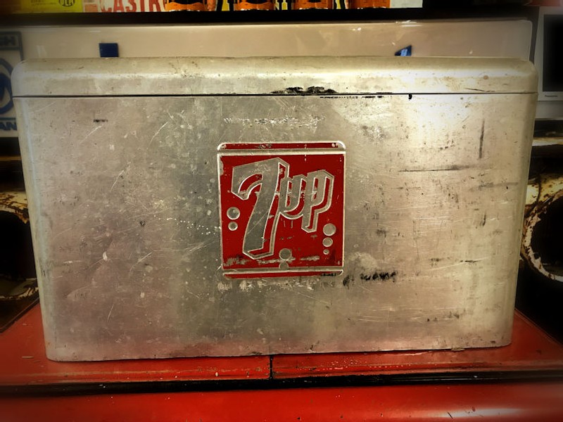 Original vintage aluminium 7 Up cooler chest complete with sandwich tray