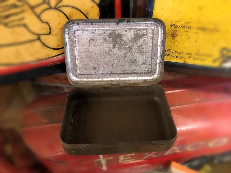 1930s Michelin Thymus auto-vulcanising patches tin