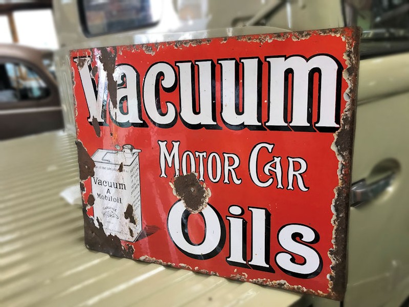 Rare enamel Mobiloil Vacuum Motor Cars Oil double sided flange sign