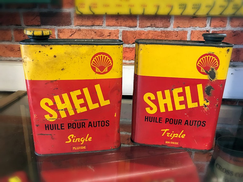 Rare Shell robot stick man Shell tin oil cans