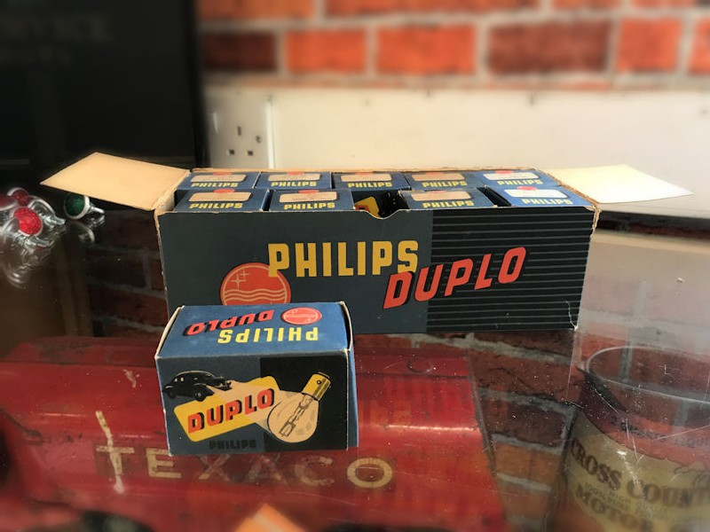 Original NOS Philips Duplo lightbulb counter display box complete with bulbs