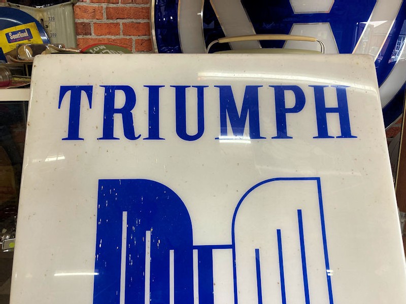 Triumph motor car light box face