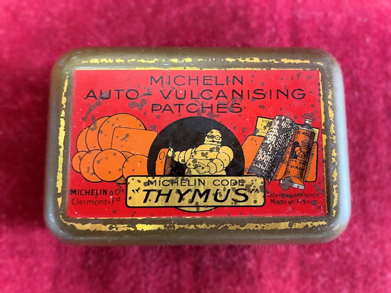 Original Michelin code Thymus tin with original scraper